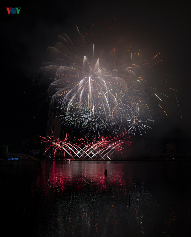 Với các màn pháo hoa được thiết kế nhằm tối ưu hóa các hiệu ứng, màu sắc cũng như âm nhạc.