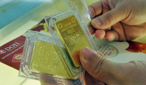  Giá vàng hôm nay: treo cao.