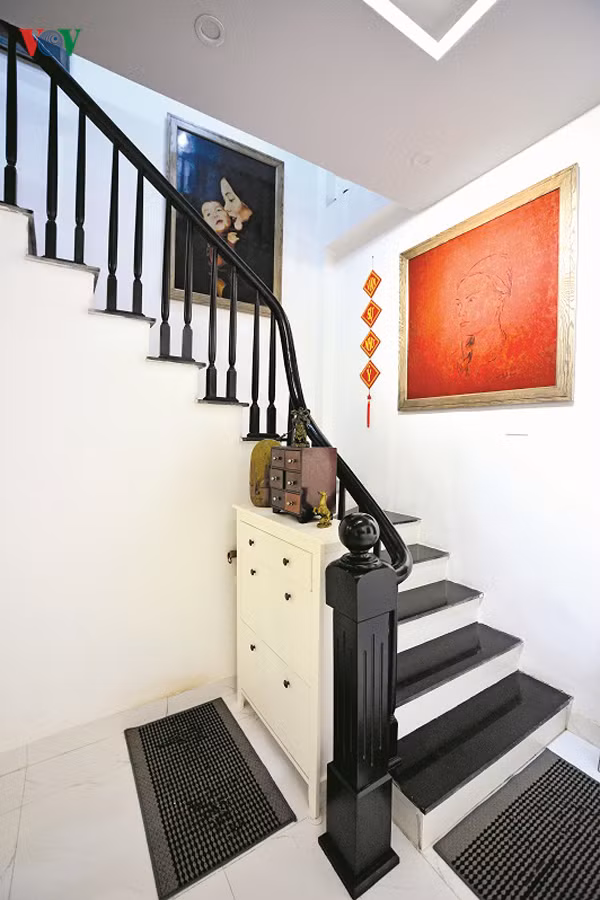 Cầu thang ở góc nhà cũng là một điểm nhấn.