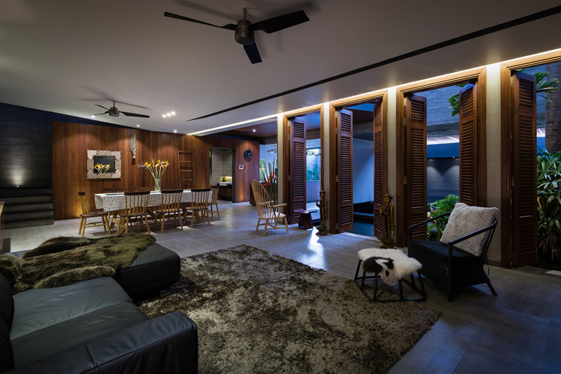 Khu vực sinh hoạt chung của gia đình đặt ở sau nhà đảm bảo sự riêng tư cần thiết.  Khu vực sinh hoạt chung của gia đình đặt ở sau nhà đảm bảo sự riêng tư cần thiết.