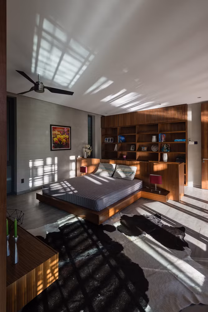 Nội thất trong các phòng đặc biệt là phòng ngủ luôn làm bằng gỗ.