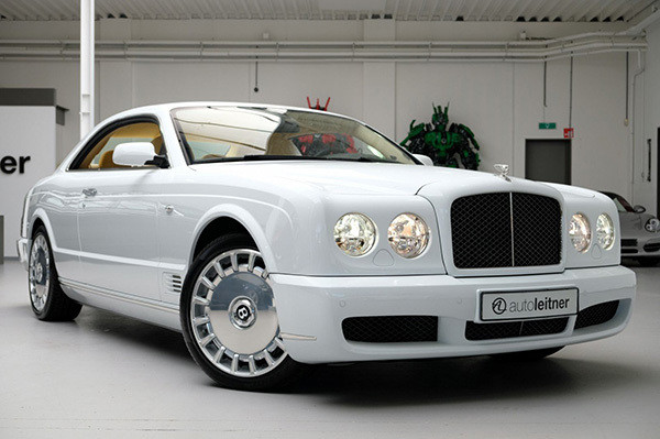 Chiếc Bentley Brooklands đang được rao bán. Chiếc Bentley Brooklands đang được rao bán.