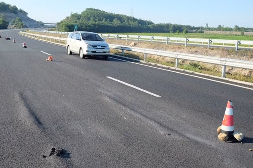 Đoạn đường cao tốc Đà Nẵng - Quảng Ngãi được xác định xảy ra việc hằn lún vệt bến xe. Ảnh: Cafef