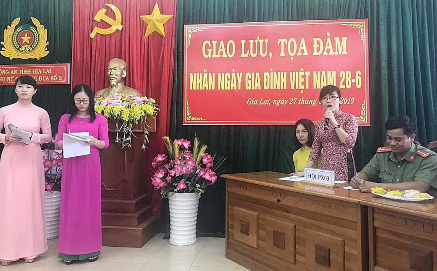 Tọa đàm Ngày Gia đình Việt Nam. Ảnh: N.B