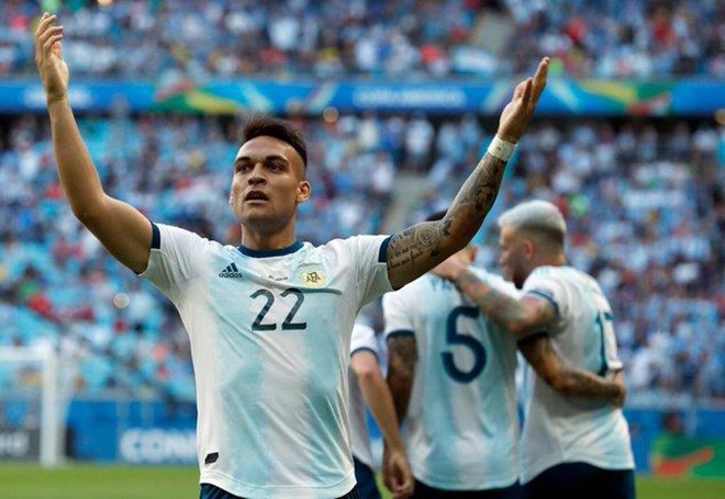 Lautaro Martinez đã mở ra chiến thắng quyết định giúp Argentina đi tiếp vào vòng knock-out Copa America 2019. Ảnh: Getty.