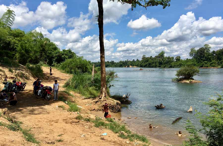 Dòng Pô Cô giữa biên giới Việt-Cam. Ảnh: K.L Dòng Pô Cô giữa biên giới Việt-Cam. Ảnh: K.L