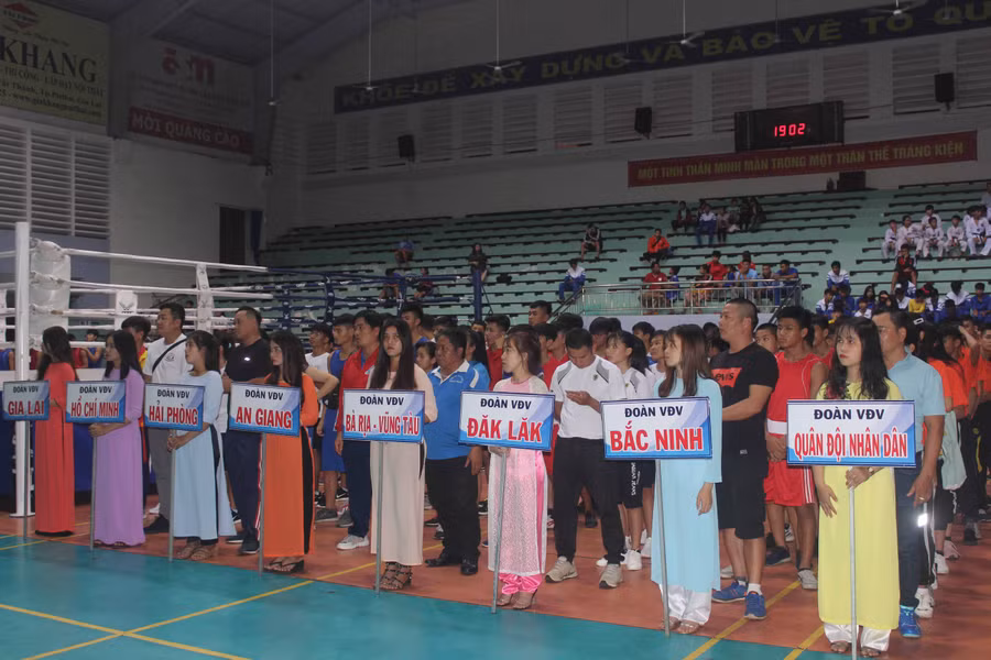 Quang cảnh lễ khai mạc Giải Vô địch trẻ toàn quốc môn Kickboxing năm 2019 tại Nhà thi đấu tỉnh Gia Lai. Ảnh: Như Nguyện 