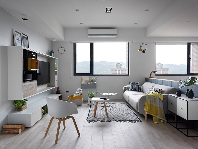 Phòng khách này sử dụng đồ nội thất tối giản và tiện dụng, phù hợp với cuộc sống của đôi vợ chồng mới cưới. Phòng khách này sử dụng đồ nội thất tối giản và tiện dụng, phù hợp với cuộc sống của đôi vợ chồng mới cưới.
