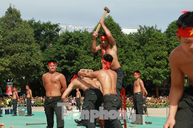 "Mình đồng da thép"