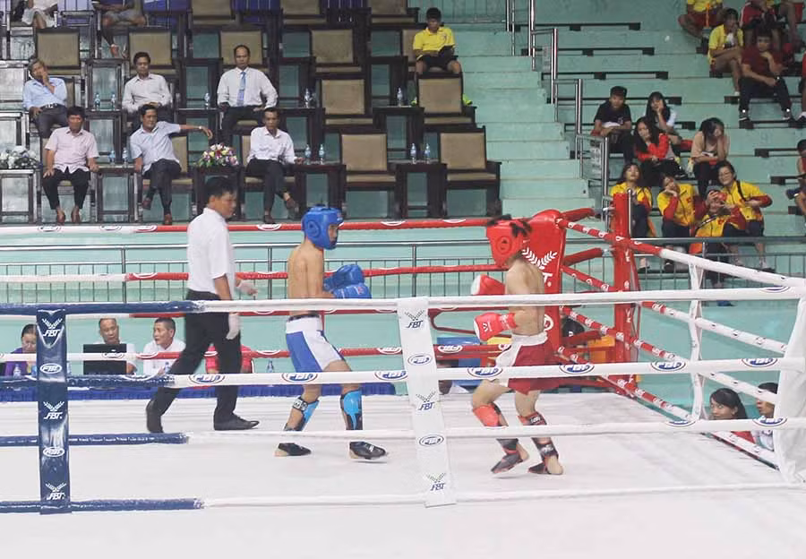  Một trận đấu giữa 2 vận động viên của tỉnh Hà Giang và tỉnh Kon Tum. Ảnh: N.N