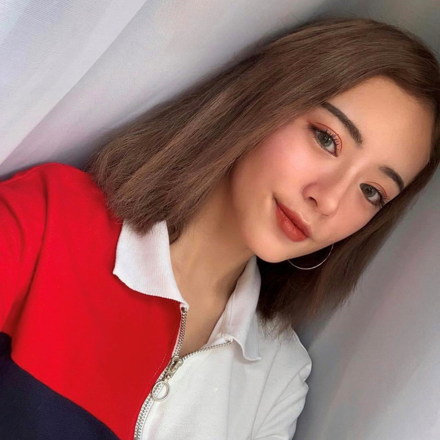 Gương mặt xinh xắn, sống mũi cao, Thu Hà từng là mẫu ảnh, gương mặt đại diện cho thương hiệu mỹ phẩm. Hiện tại, cô dành toàn bộ thời gian để hoàn thành kỳ thi tốt nghiệp. Nói về đam mê của bản thân, 10X cho biết bản thân thích du lịch, khám phá đây đó. Cô không phải là người đam mê đồ hiệu. 