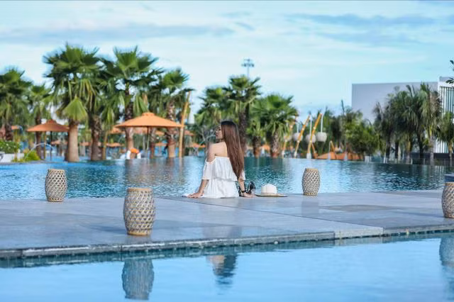  Mách nhỏ với bạn, để có thể tận hưởng trọn vẹn các hoạt động vui chơi hè sôi động tại Sun World Hon Thom Nature Park, bạn nên lựa chọn lưu trú tại các khu nghỉ dưỡng và condotel gần đó như Premier Village Phu Quoc resort, Premier Residences Phu Quoc Emerald Bay hoặc JW Marriott Phu Quoc Emerald Bay…