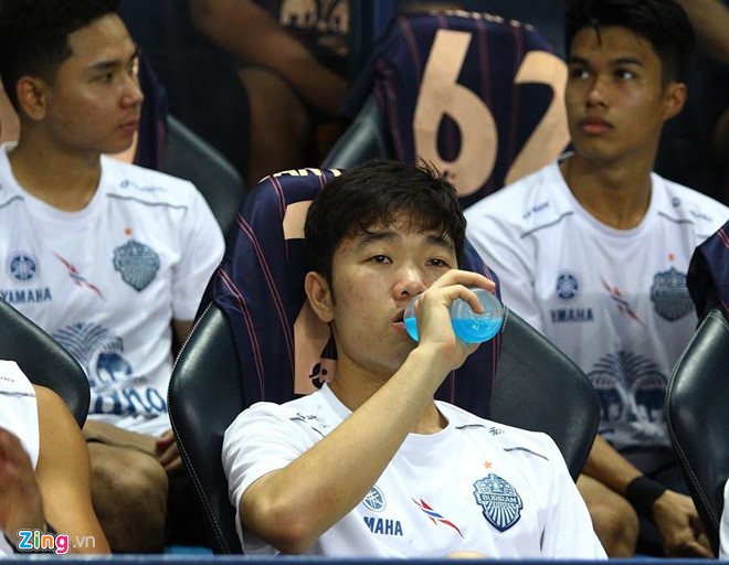 Băng ghế dự bị của Buriram United chật chội hơn với Xuân Trường khi tân binh Ingreso xuất hiện. Ảnh: Quang Thịnh.