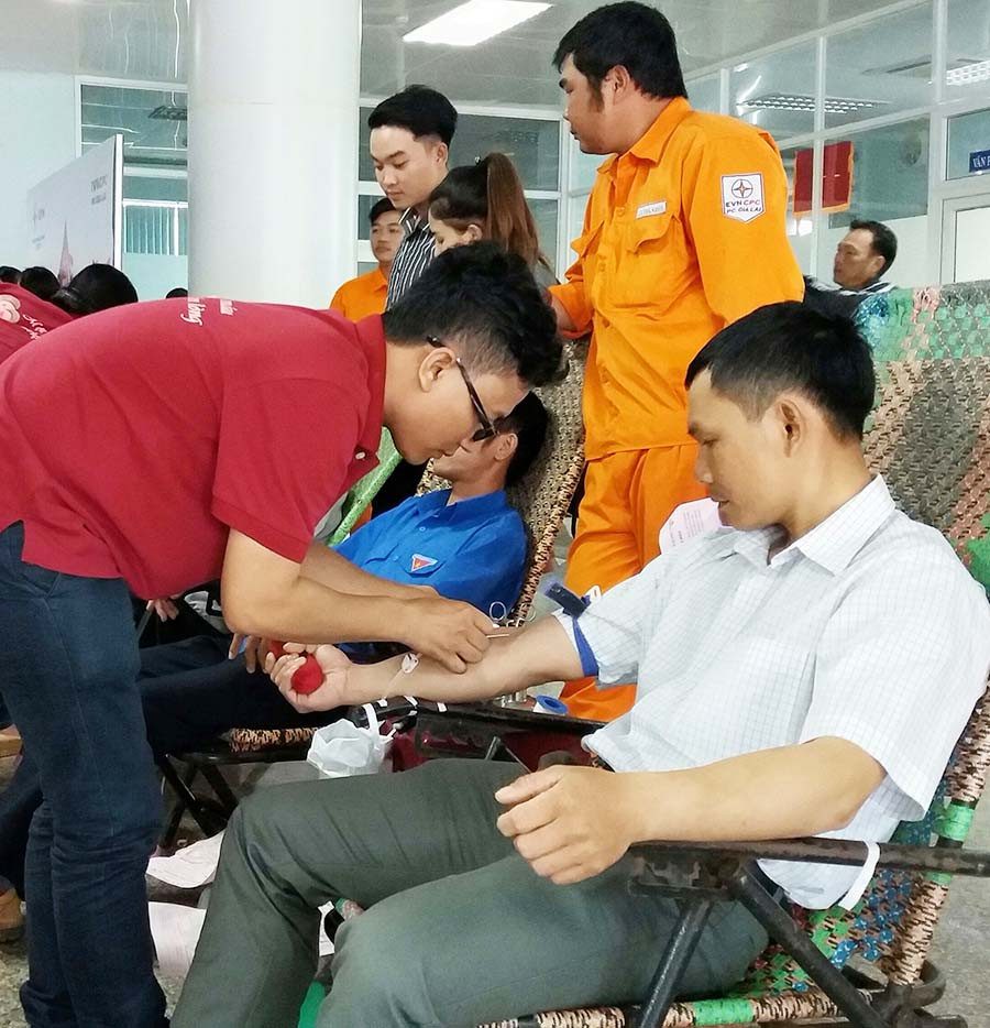  Phong trào hiến máu tình nguyện trên địa bàn tỉnh ngày càng lan tỏa rộng rãi. Ảnh: N.N