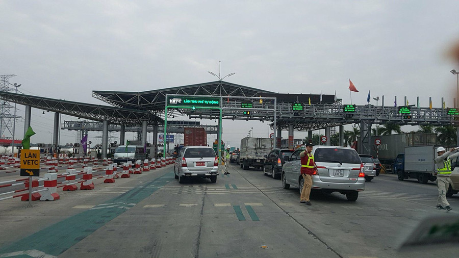 Làn thu phí tự động không dừng trên cao tốc Hà Nội - Bắc Giang. Làn thu phí tự động không dừng trên cao tốc Hà Nội - Bắc Giang.