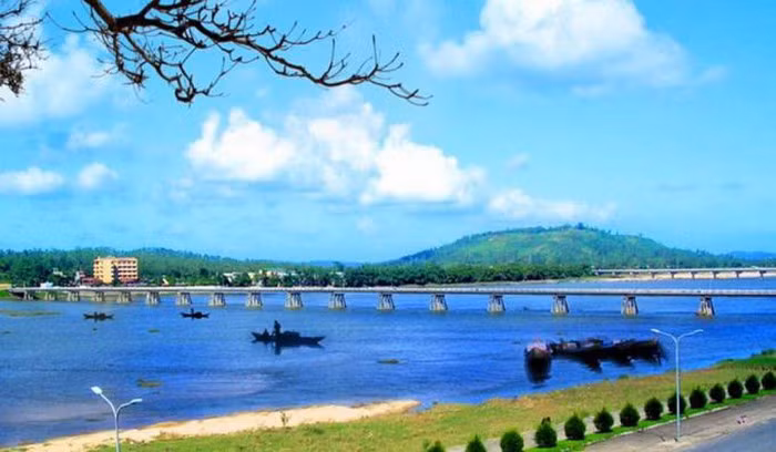 Núi ấn, sông Trà