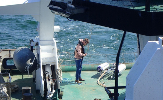 Một nhà khoa học tham gia nghiên cứu về ngôi làng bị mất tích dưới đáy biển - ảnh: Đại học Bradford