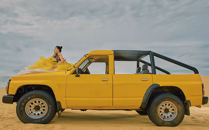  Hoa hậu Quý bà Hoàn vũ Việt Nam 2016 mê mải ngắm cảnh thiên nhiên hoang sơ, đầy nắng gió.