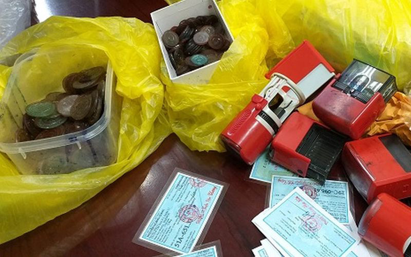 Con dấu được làm giả để hợp thức hóa giấy tờ những chiếc ô tô (Ảnh: CAHT). Con dấu được làm giả để hợp thức hóa giấy tờ những chiếc ô tô (Ảnh: CAHT).