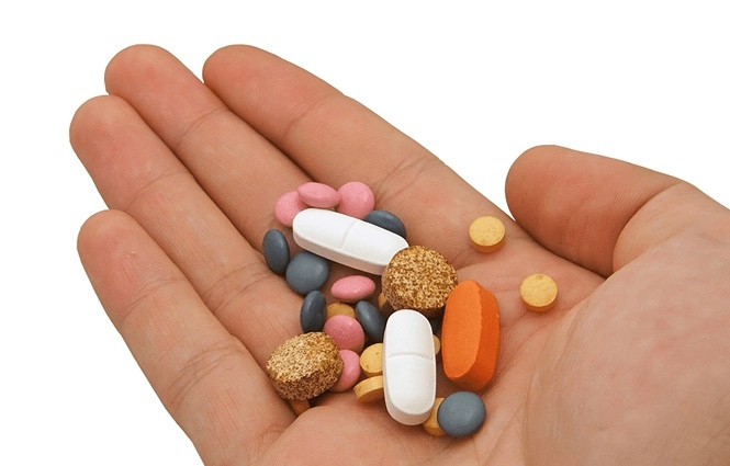 Giá đỗ có khả năng giải độc nên có thể làm giảm tác dụng của các loại thuốc. Do đó, nếu đang uống thuốc không nên ăn giá đỗ, hoặc ăn gần với thời gian uống thuốc.  Giá đỗ có khả năng giải độc nên có thể làm giảm tác dụng của các loại thuốc. Do đó, nếu đang uống thuốc không nên ăn giá đỗ, hoặc ăn gần với thời gian uống thuốc.