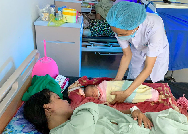 Hai mẹ con đang được tiếp tục theo dõi sức khỏe tại bệnh viện. Ảnh do bệnh viện cung cấp. Hai mẹ con đang được tiếp tục theo dõi sức khỏe tại bệnh viện. Ảnh do bệnh viện cung cấp.