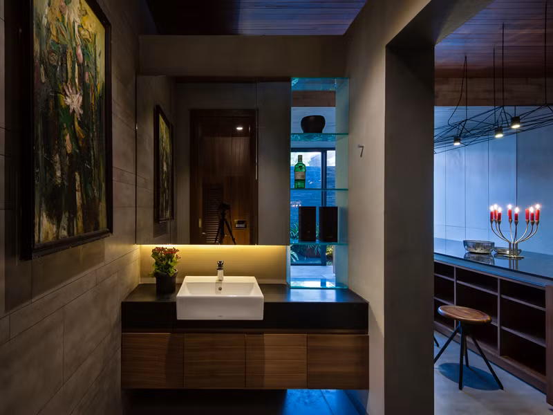 Căn phòng yên tĩnh nhưng vẫn đầy đủ ánh sáng và tầm nhìn.