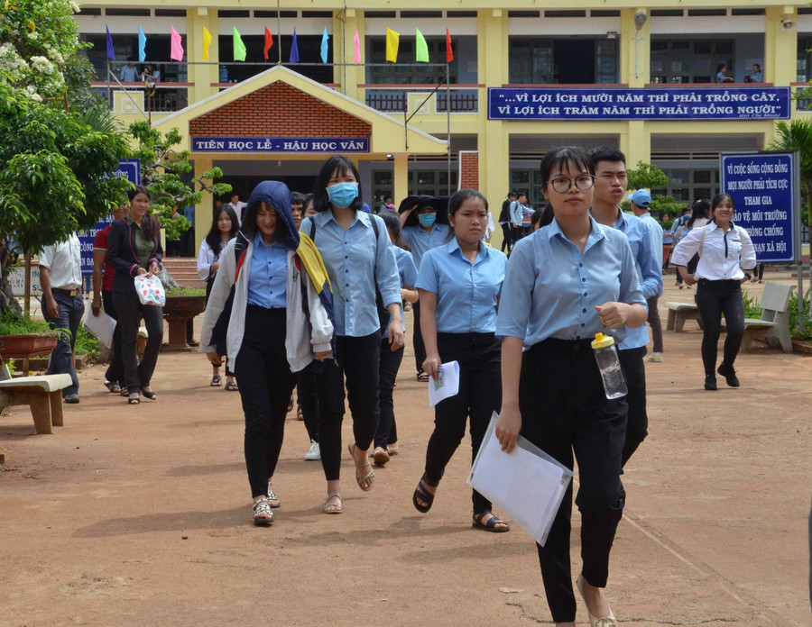 Nhiều thí sinh đánh giá đề thi môn Ngữ Văn năm nay khá khó. Ảnh: Phương Linh Nhiều thí sinh đánh giá đề thi môn Ngữ Văn năm nay khá khó. Ảnh: Phương Linh