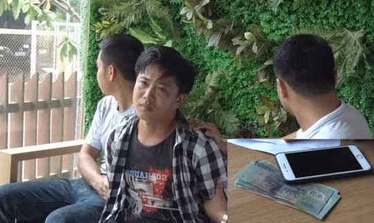 Nguyễn Thế Cường (mặc áo sơ mi ca rô) bị bắt tại hiện trường và tang vật.