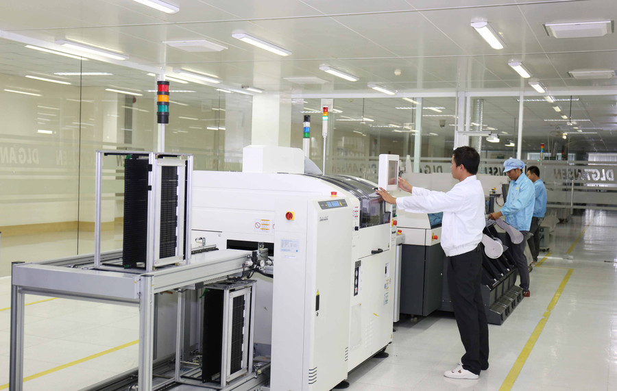 Sản xuất linh kiện điện tử luôn chiếm tỷ trọng không dưới 40% trong cơ cấu doanh thu của DLG. Ảnh: Mai Tiên