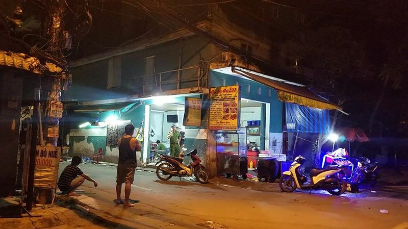 Cảnh sát sau đó có mặt khám nghiệm hiện trường, điều tra làm rõ. Cảnh sát sau đó có mặt khám nghiệm hiện trường, điều tra làm rõ.