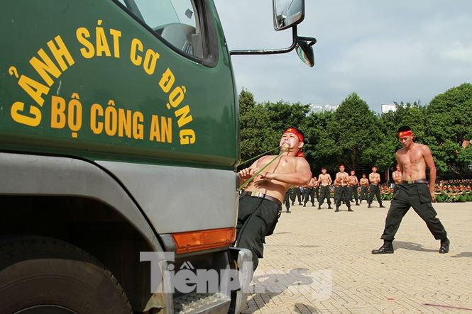  Dùng răng kéo xe tải trọng lớn