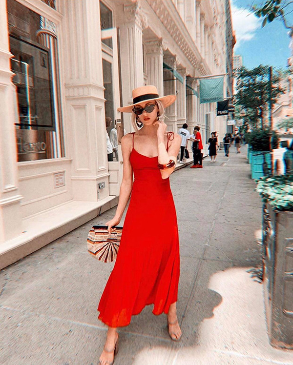 Xuống phố cuối tuần, bước chân của bạn gái sẽ trở nên bay bổng và nhẹ nhàng hơn khi khéo chọn các mẫu váy hợp mùa - hợp mốt. Xuống phố cuối tuần, bước chân của bạn gái sẽ trở nên bay bổng và nhẹ nhàng hơn khi khéo chọn các mẫu váy hợp mùa - hợp mốt.