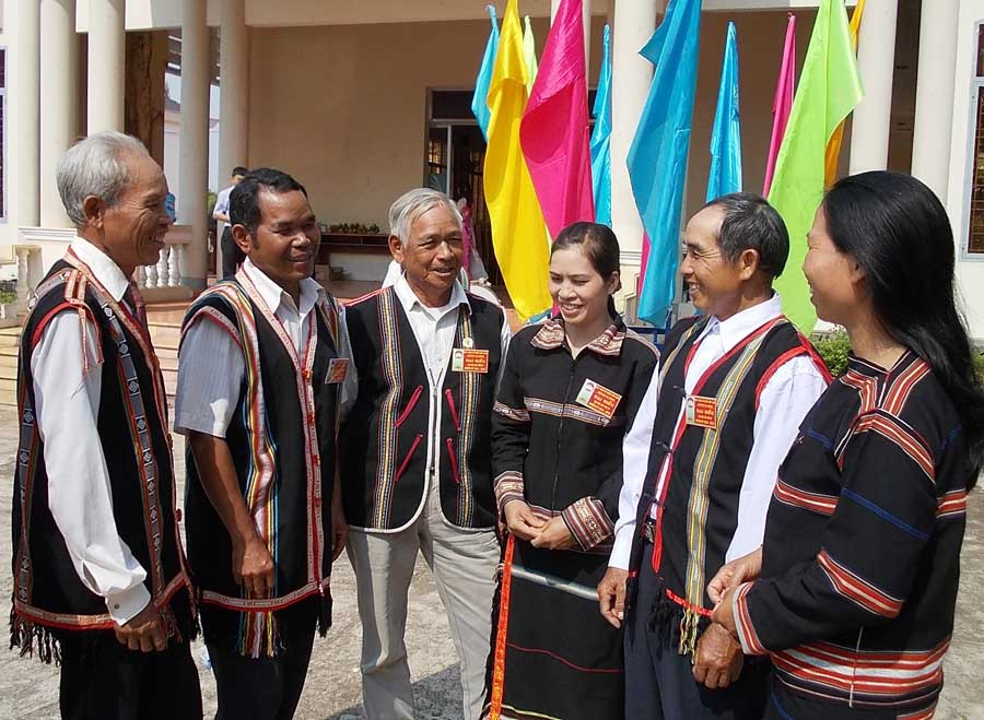 Trao đổi về thực hiện công tác dân tộc ở cơ sở. Ảnh: L.T Trao đổi về thực hiện công tác dân tộc ở cơ sở. Ảnh: L.T