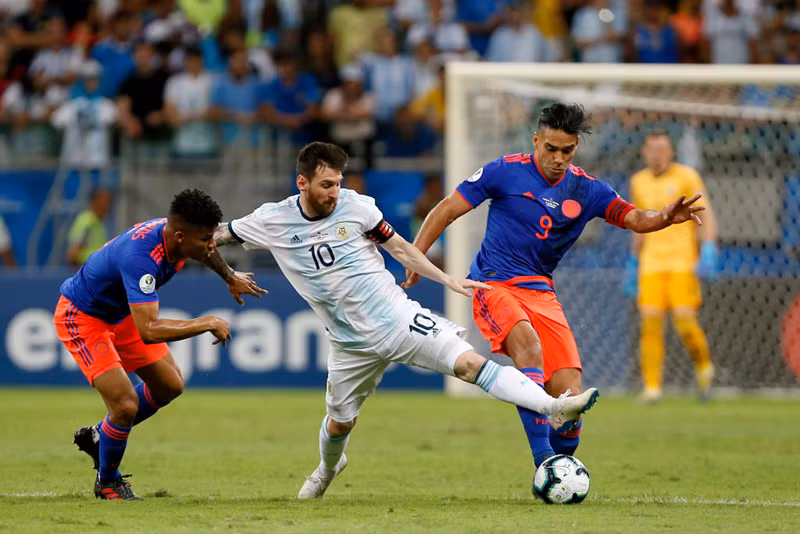  Thêm một lần nữa Messi mờ nhạt khi khoác áo ĐT Argentina. (Ảnh: Getty). 