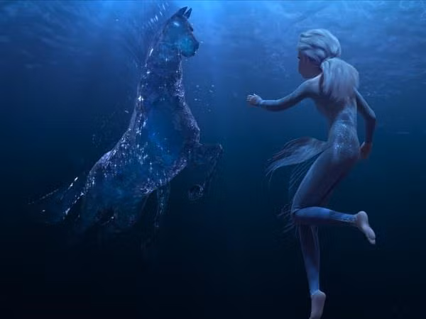 Dưới đáy biển, Elsa chạm mặt với linh hồn một chú ngựa huyền bí. (Nguồn: CJ) Dưới đáy biển, Elsa chạm mặt với linh hồn một chú ngựa huyền bí. (Nguồn: CJ)