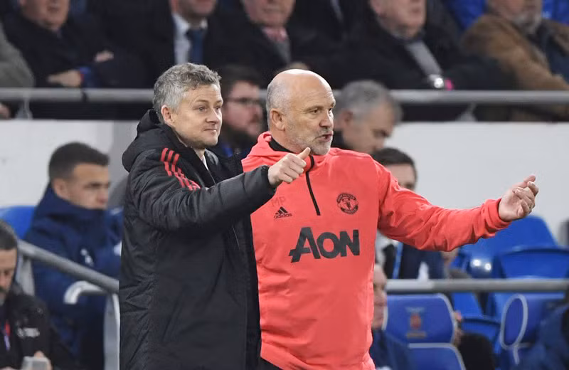 HLV Solskjaer và trợ lý Mike Phelan tham gia lên danh sách các mục tiêu