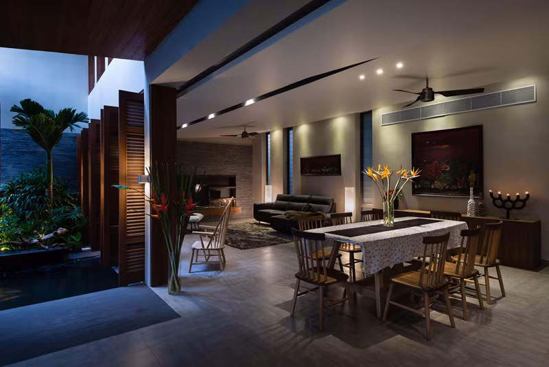 Cửa lá sách đóng mở theo nhu cầu người sử dụng.