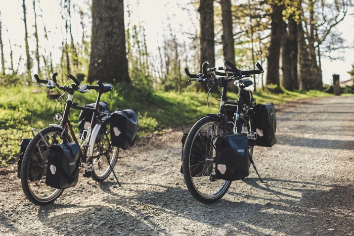 Hai chiếc xe đạp được xem như người bạn đồng hành của cặp vợ chồng Việt - Pháp.