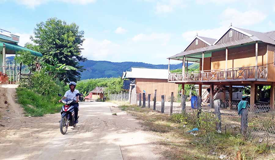  Một góc làng Brang (xã Đak Pling). Ảnh: N.T