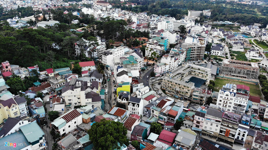 Sau khi UBND TP Đà Lạt công bố quyết định “Quy hoạch chi tiết và thiết kế đô thị tỷ lệ 1/500 khu vực trung tâm Hòa Bình, TP Đà Lạt” ngày 15/3. Sau đó, giá đất tại đây lại càng tăng phi mã. Một số môi giới cho biết lượng người mua bất động sản tăng 60% so với trước thời điểm đó. Sau khi UBND TP Đà Lạt công bố quyết định “Quy hoạch chi tiết và thiết kế đô thị tỷ lệ 1/500 khu vực trung tâm Hòa Bình, TP Đà Lạt” ngày 15/3. Sau đó, giá đất tại đây lại càng tăng phi mã. Một số môi giới cho biết lượng người mua bất động sản tăng 60% so với trước thời điểm đó.