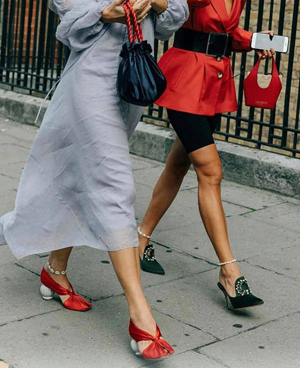 Những chất liệu vải gần gũi với thiên nhiên, đề cao tính bảo vệ môi trường cũng là trào lưu được chị em công sở ủng hộ ở mùa xuân hè năm nay. Những chất liệu vải gần gũi với thiên nhiên, đề cao tính bảo vệ môi trường cũng là trào lưu được chị em công sở ủng hộ ở mùa xuân hè năm nay.