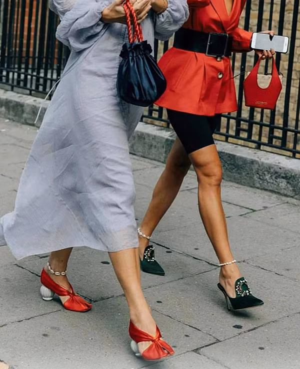  Những chất liệu vải gần gũi với thiên nhiên, đề cao tính bảo vệ môi trường cũng là trào lưu được chị em công sở ủng hộ ở mùa xuân hè năm nay.