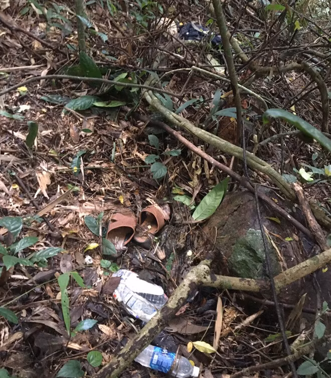  Một số vật dụng tại hiện trường, nghi của nạn nhân