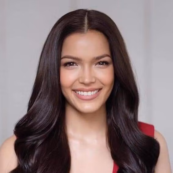 Paweensuda Drouin không phải nhan sắc xuất chúng, song những đường nét cá tính và mạnh mẽ trên gương mặt của cô khác biệt số đông, tạo nên ấn tượng riêng.