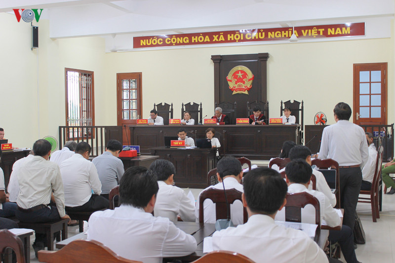 Chiều cùng ngày, phiên tòa bước vào phần tranh luận. Chiều cùng ngày, phiên tòa bước vào phần tranh luận.