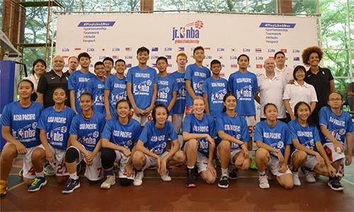  Top 10 nam và Top 10 nữ Châu Á cùng các chuyên gia NBA.