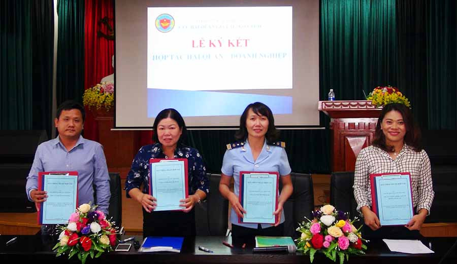 Ký kết Bản thoả thuận hợp tác Hải quan – Doanh nghiệp. Ảnh: Hà Duy Ký kết Bản thoả thuận hợp tác Hải quan – Doanh nghiệp. Ảnh: Hà Duy