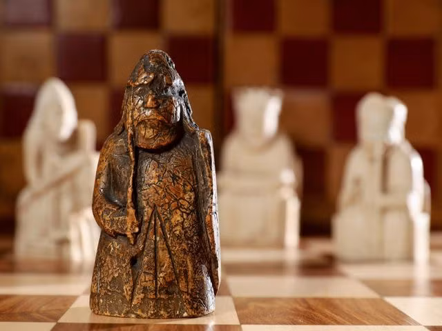 Quân cờ cũ mua bằng tiền lẻ bất ngờ trở thành báu vật có giá tiền tỷ Quân cờ cũ mua bằng tiền lẻ bất ngờ trở thành báu vật có giá tiền tỷ