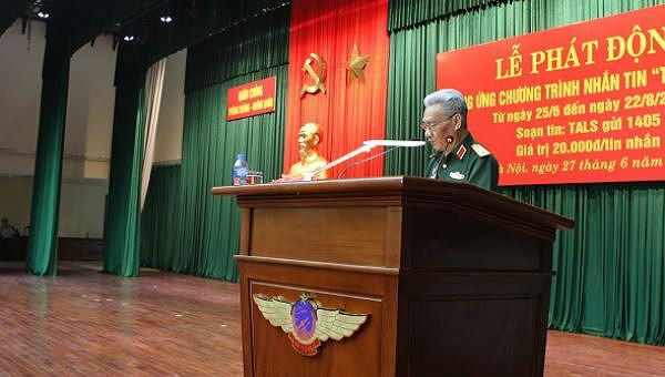 Trung tướng Lê Văn Hân, nguyên Phó Chủ nhiệm Tổng cục Chính trị Quân đội nhân dân Việt Nam - Chủ tịch Hội Hỗ trợ gia đình liệt sĩ Việt Nam phát biểu tại lễ phát động.