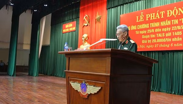 Trung tướng Lê Văn Hân, nguyên Phó Chủ nhiệm Tổng cục Chính trị Quân đội nhân dân Việt Nam - Chủ tịch Hội Hỗ trợ gia đình liệt sĩ Việt Nam phát biểu tại lễ phát động.